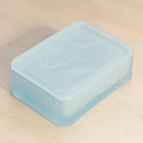 Small Rectangular Blue Satin Glass Bird & Berry Lidded Dish - Picture 3 of 5